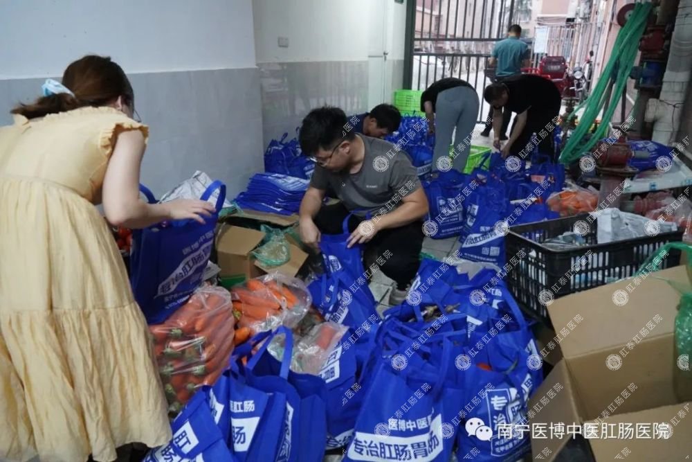 獻(xiàn)愛心·戰(zhàn)疫情|我院支部走進(jìn)安吉華都小區(qū)開展捐物活動(dòng)